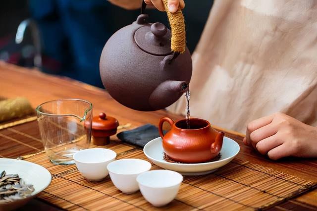 开云 开云体育官网“隔夜茶毒如蛇”?不敢喝隔夜茶的人建议看一下涨知识(图3) 开云 开云体育官网“隔夜茶毒如蛇”?不敢喝隔夜茶的人建议看一下涨知识(图3)
