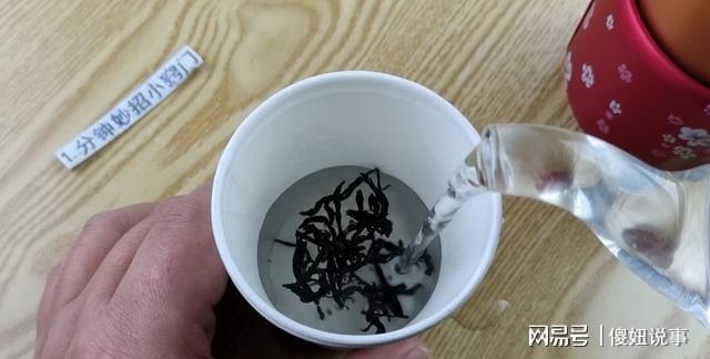 开云 开云体育过年来客人在一次性纸杯底部扎了几个小洞客人看了都夸聪明(图4) 开云 开云体育过年来客人在一次性纸杯底部扎了几个小洞客人看了都夸聪明(图4)