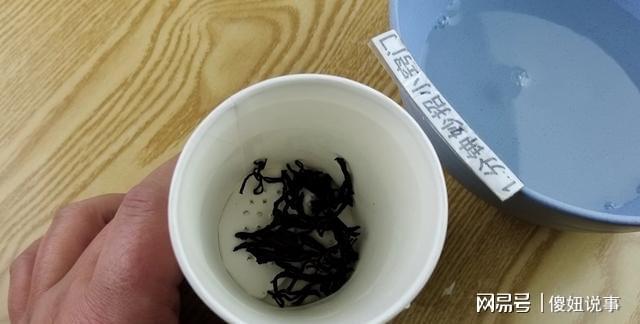 开云 开云体育过年来客人在一次性纸杯底部扎了几个小洞客人看了都夸聪明(图5) 开云 开云体育过年来客人在一次性纸杯底部扎了几个小洞客人看了都夸聪明(图5)