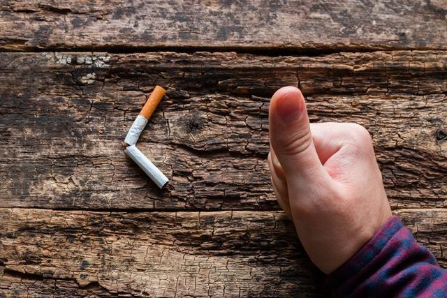 开云 开云体育很多老烟民改抽“茶烟”了用茶叶做烟比香烟更健康吗?真相来了(图5) 开云 开云体育很多老烟民改抽“茶烟”了用茶叶做烟比香烟更健康吗?真相来了(图5)