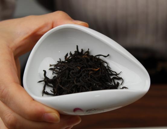 开云体育 kaiyun.com 官网入口未拆封的茶叶放了5年还能喝吗?各类茶叶保质期是多久?建议了解(图10) 开云体育 kaiyun.com 官网入口未拆封的茶叶放了5年还能喝吗?各类茶叶保质期是多久?建议了解(图10)