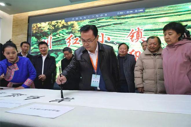 开云体育 开云平台万众瞩目!2023年第十六届中国·宜宾早茶节在筠连开幕(图4) 开云体育 开云平台万众瞩目!2023年第十六届中国·宜宾早茶节在筠连开幕(图4)